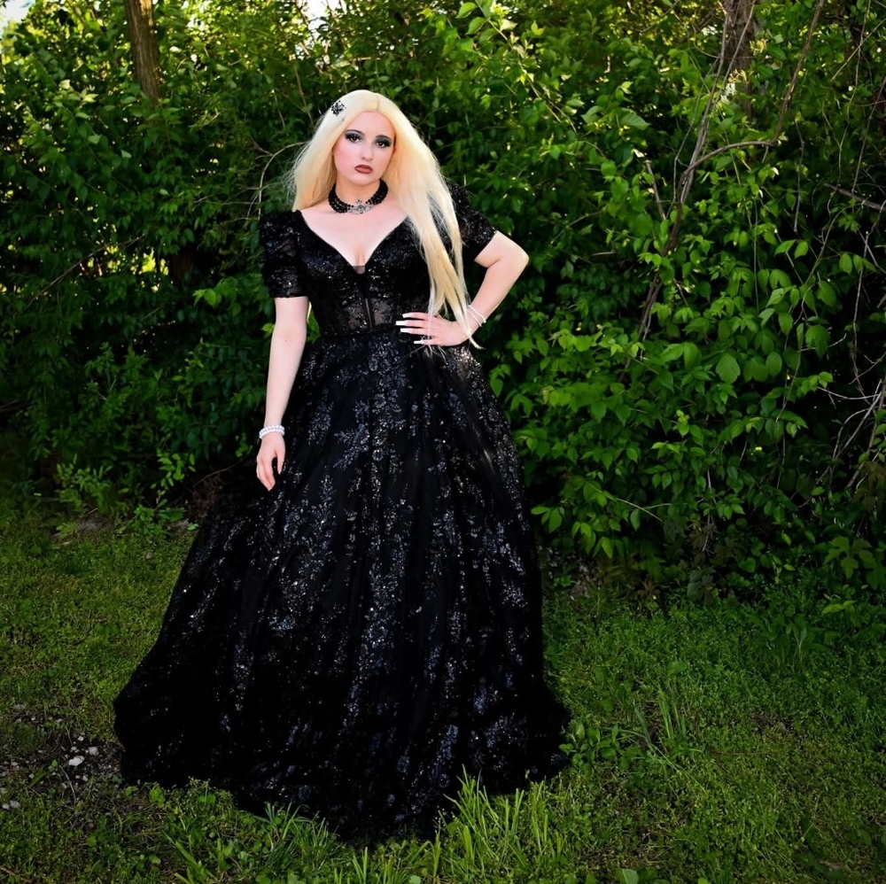 Elegant Black Lace Gown By Colors. Sz 10